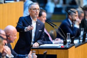 „Gigantischer Belastungshammer“: Kickls Abrechnung mit der Regierung