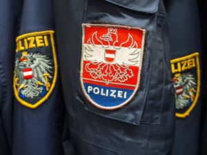 Achtung, Falle! Falsche Polizisten am Werk – Neue Betrugswelle rollt durch Tirol