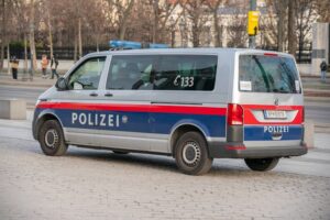 Spektakulärer Überfall in Wiener Nobelkanzlei – Mitarbeiterin mit Waffe bedroht!