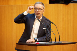 FPÖ kündigt Misstrauensantrag an