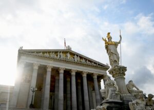Zähe Ausschuss-Debatte: Streit um Mobilität & Turbo-Pflegereform