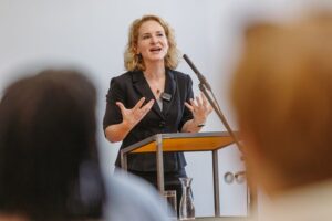 Nach Med-Abschluss: Holzleitner fordert Pflicht-Dienst für Ärzte