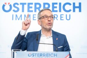 Kickl rechnet beim Festauftritt ab