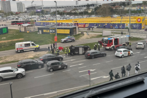 Range Rover überschlägt sich am Verteilerkreis