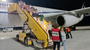 Teure PR-Show: Meinl-Reisingers Airport-Auftritt