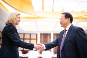 Meinl-Reisinger fordert Chinas Hilfe im Ukraine-Krieg